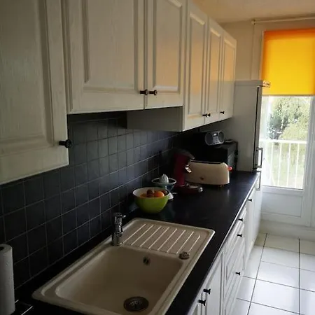 Au Pied Des Volcans Appartement *
